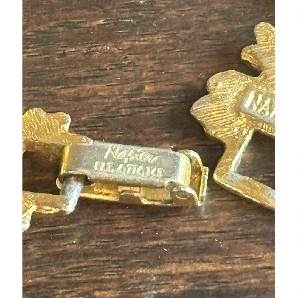 Vintage Napier Gold Tone Leaf‎ Link Bracelet Signed Textured Botanical Design